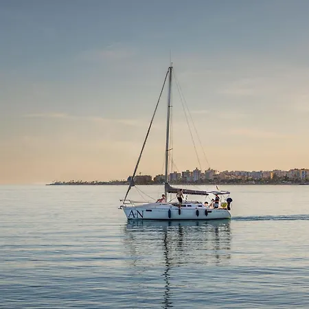 A&n Luxury Seaside Trainas *