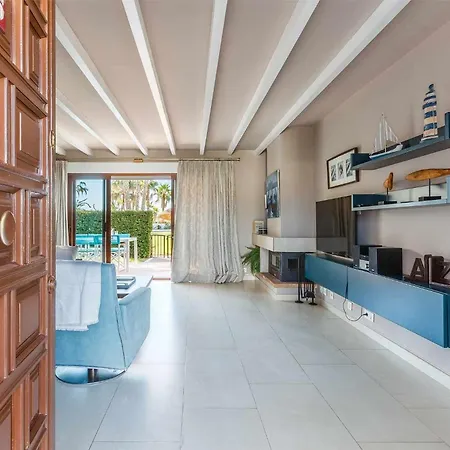 A&n Luxury Seaside Trainas Holiday home *